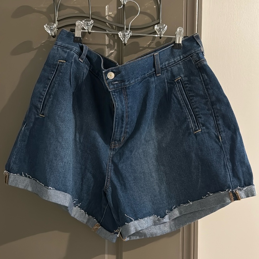 Size 18 American Eagle Jean shorts (no tags but never worn)